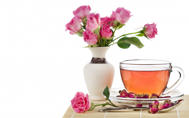 Обои картинки фото еда, напитки, Чай, чай, розы, ваза, бутоны, чашка, ложка