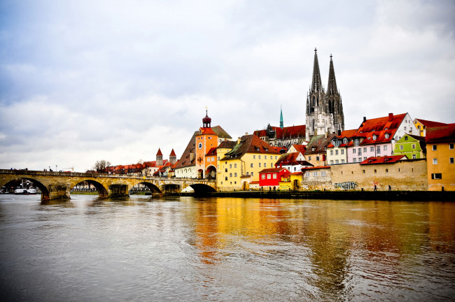Обои картинки фото регенсбург, германия, города, дома, река, костел, мост