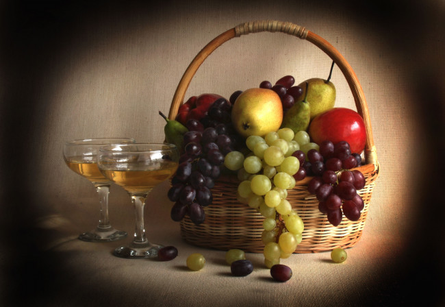Обои картинки фото еда, фрукты, ягоды, яблоки, корзинка, вино, груша, виноград