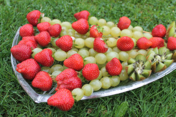 Картинка еда фрукты +ягоды виноград клубника