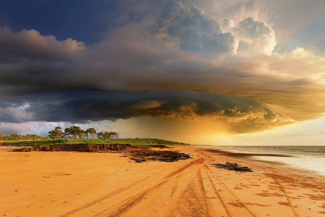 Обои картинки фото природа, стихия, облака, небо, тучи, австралия, тропический, шторм, пляж