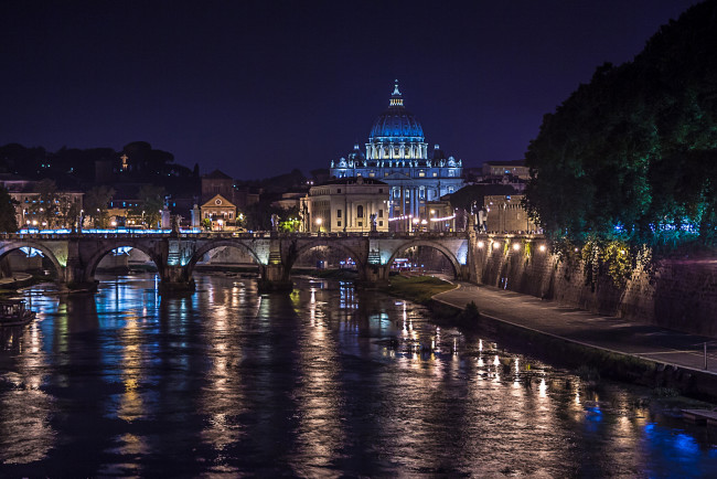 Обои картинки фото города, рим,  ватикан , италия, собор, святого, петра, мост, тибр, река, огни, ночь