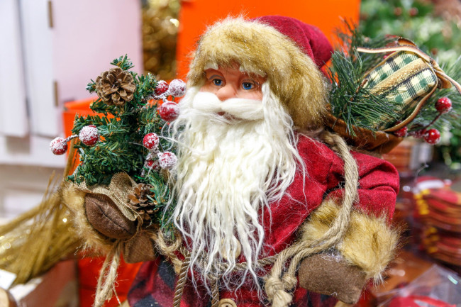 Обои картинки фото праздничные, дед мороз,  санта клаус, елка, борода