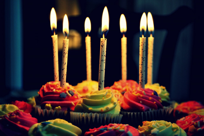 Обои картинки фото праздничные, день, рождения, кексы, свечи