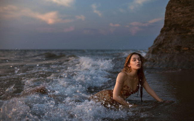 Обои картинки фото девушки, -unsort , креатив, брызги, волна, океан, море, русалка