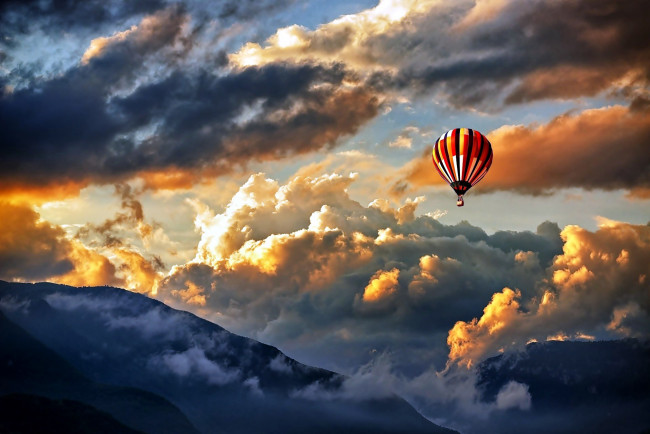 Обои картинки фото авиация, воздушные шары, облака, горы, небо
