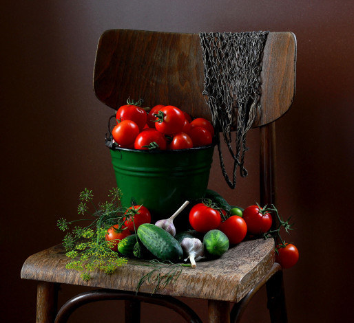Обои картинки фото еда, овощи, помидоры, огурцы, чеснок, укроп