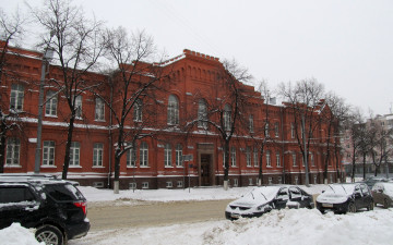 Картинка города -+здания +дома белгород бывшая казарма краснокирпичное здание зима