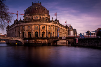 обоя bode museum in the berlin city center, города, берлин , германия, дворец, площадь, ночь