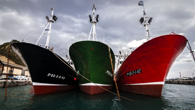 Обои картинки фото корабли, грузовые суда, трио