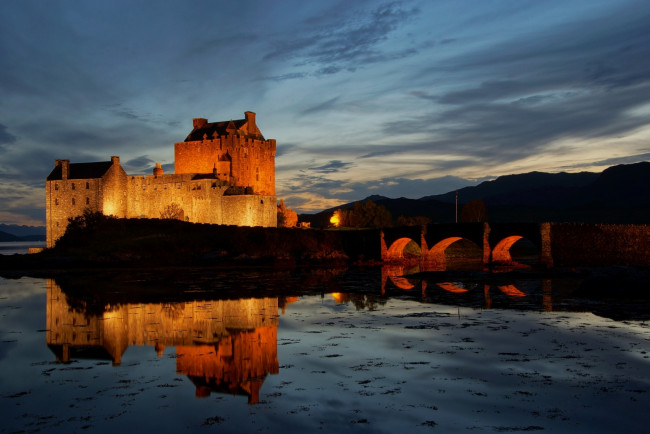 Обои картинки фото города, замок, эйлиан, донан, шотландия, ночь, каменный, вода
