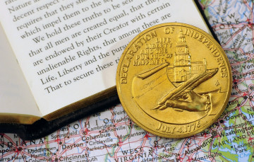 Картинка разное золото купюры монеты монета книга