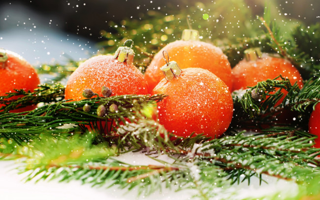 Обои картинки фото праздничные, шары, снег, фрукты, апельсины, елка, украшения, новый, год, рождество, decoration, christmas, merry