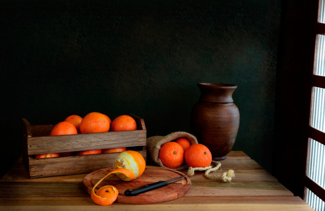 Обои картинки фото еда, натюрморт, кувшин, нож, кожура, апельсины