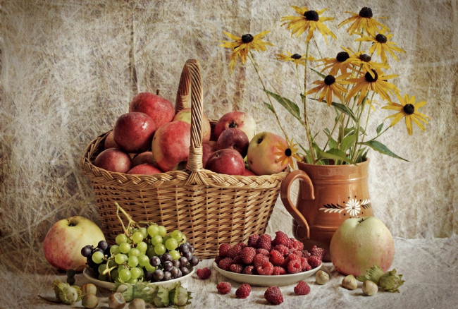 Обои картинки фото еда, натюрморт, малина, виноград, яблоки, корзина