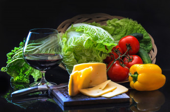 Картинка еда разное овощи салат помидоры перец сыр вино бокал огурец томаты