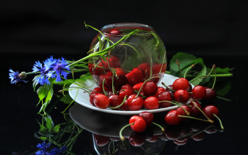 Картинка еда вишня +черешня ягоды василек