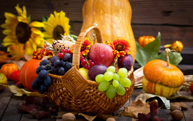 Обои картинки фото еда, фрукты,  ягоды, pumpkin, grapes, apples, autumn, flowers, тыква, виноград, яблоки, цветы, корзина