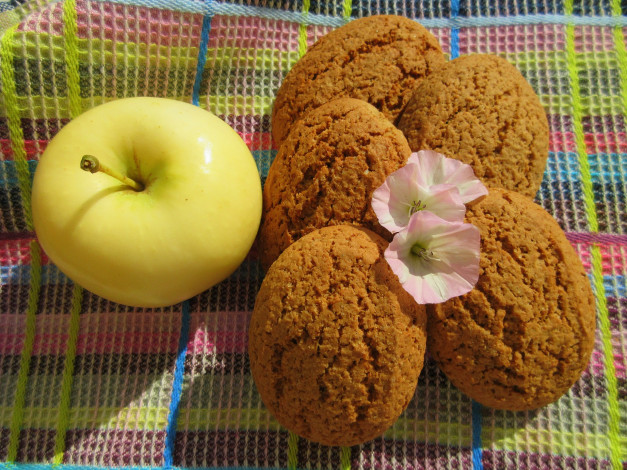 Обои картинки фото еда, разное, печенье, яблоко