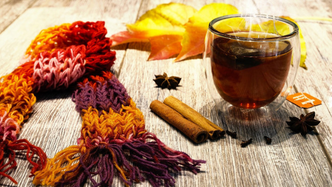 Обои картинки фото еда, напитки,  Чай, осень, листья, корица, бадьян, чай, шарф