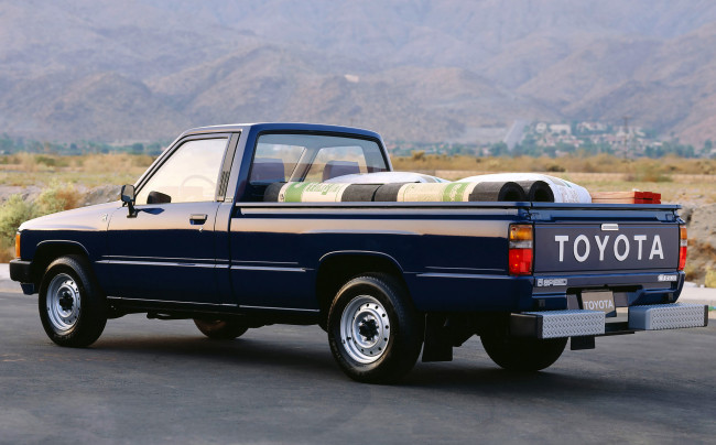 Обои картинки фото toyota truck sr5 long bed sport 2wd 1986, автомобили, toyota, 2wd, sr5, truck, sport, bed, long, 1986