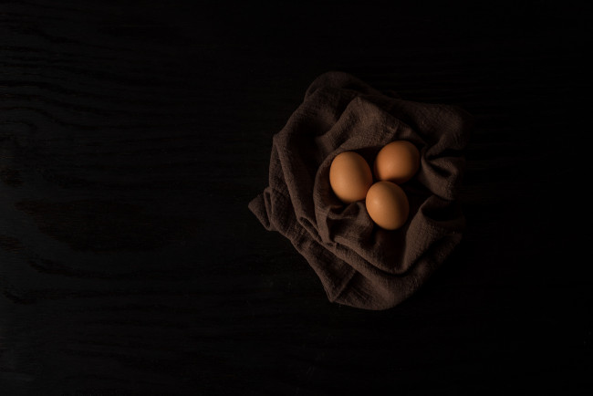 Обои картинки фото еда, Яйца, цвет, яица, фон