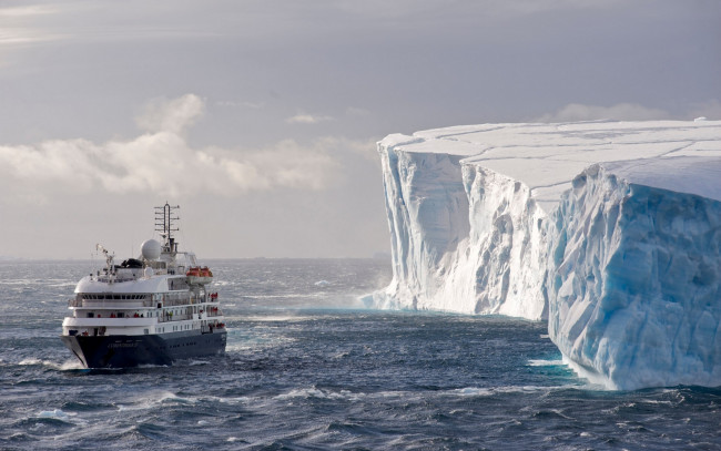 Обои картинки фото corinthian ii, корабли, лайнеры, weddell, sea, southern, ocean, antarctica, corinthian, море, уэдделла, южный, океан, антарктида, айсберг, лёд