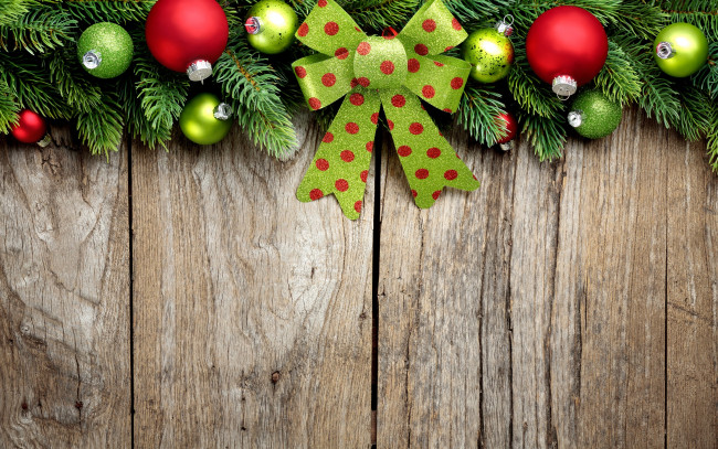 Обои картинки фото праздничные, шары, бант, украшения, рождество, новый, год, christmas, merry, ветки, елка, wood, decoration