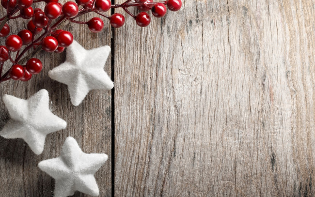 Обои картинки фото праздничные, снежинки и звёздочки, decoration, звезды, christmas, merry, ягоды, украшения, новый, год, рождество, wood