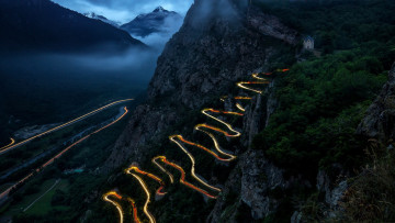 Картинка природа дороги горы туман серпантин дорога огни франция
