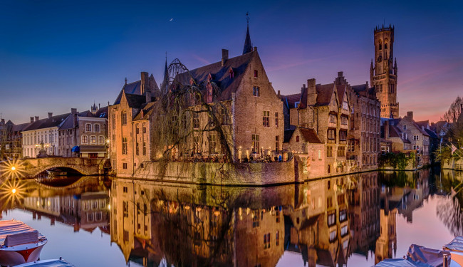 Обои картинки фото города, брюгге , бельгия, дома, отражение, огни, канал, мост, ночь, брюгге