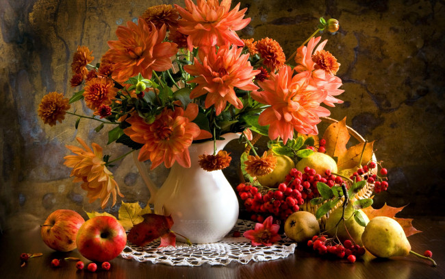 Обои картинки фото еда, натюрморт, осень, букет, георгины, яблоки, груши, рябина