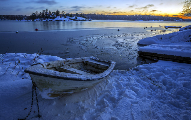 Обои картинки фото корабли, лодки,  шлюпки, снег, река, лодка, зима