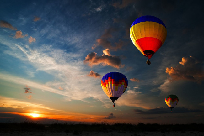 Обои картинки фото авиация, воздушные шары, закат, облака, шары, полет