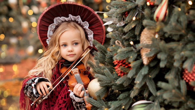 Обои картинки фото музыка, -другое, девочка, скрипка, ёлка