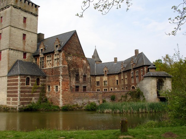 Обои картинки фото kasteel, van, horst, belgium, города, дворцы, замки, крепости, водоем, камыши, замок, старина