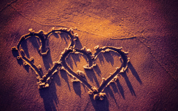 обоя праздничные, день святого валентина,  сердечки,  любовь, берег, сердечки, песок