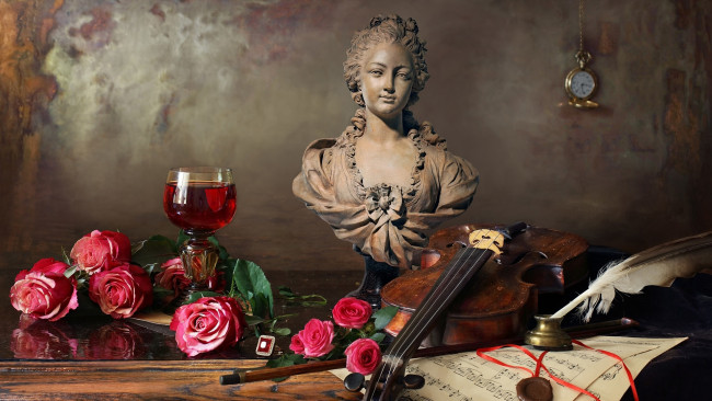 Обои картинки фото цветы, розы, скрипка, бутоны, бюст, часы, бокал