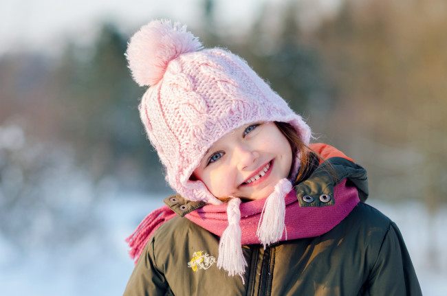 Обои картинки фото разное, дети, девочка, шапка, куртка, снег, зима