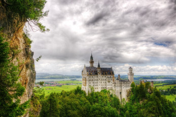 Картинка города замок+нойшванштайн+ германия замок нойшванштайн лес долина