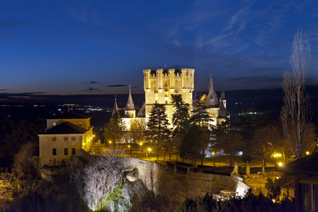 Обои картинки фото замок alcazar segovia испания, города, замки испании, огни, ночь, испания, alcazar, segovia, замок