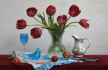 Картинка цветы тюльпаны яблоки кувшин фигурки