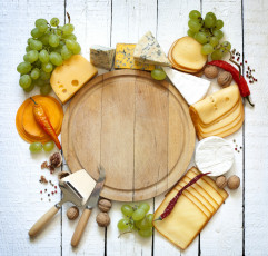 Картинка еда сырные+изделия орехи перец виноград ассорти сырная нарезка доска