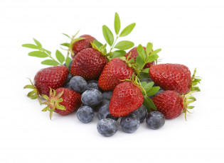 обоя еда, фрукты,  ягоды, белый, фон, ягоды, клубника, черника, листья