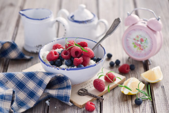 Картинка еда мороженое +десерты творог ягоды будильник малина ключ