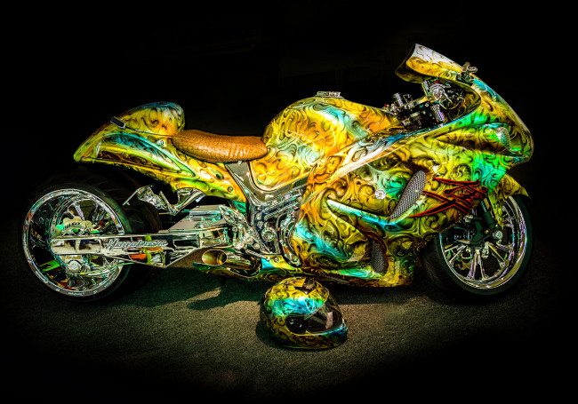 Обои картинки фото custom suzuki motorcycle, мотоциклы, customs, тюнинг, шлем, байк