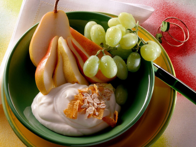 Обои картинки фото еда, фрукты, ягоды, взбитые, сливки, виноград, груша