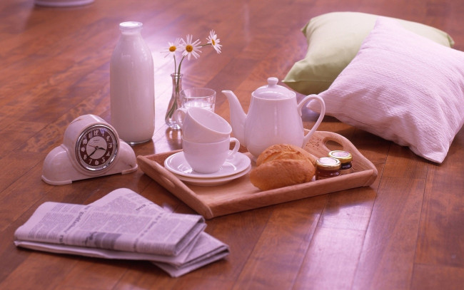 Обои картинки фото еда, натюрморт, часы, варенье, хлеб, чашки, кофейник, молоко