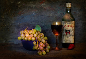 Картинка еда напитки +вино vinum essentia est vitae виноград гроздь бутылка бокал