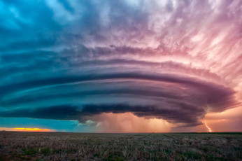 Картинка природа стихия сша центральный канзас шторм тучи облака молния поле